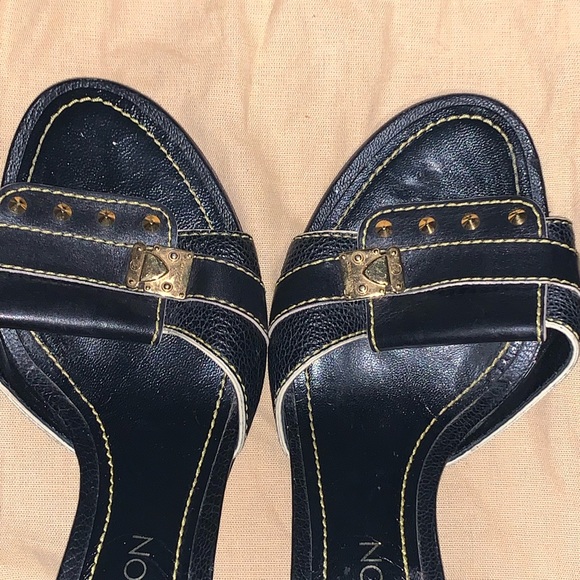 Woman’s Louis Vuitton pumps - Picture 8 of 12